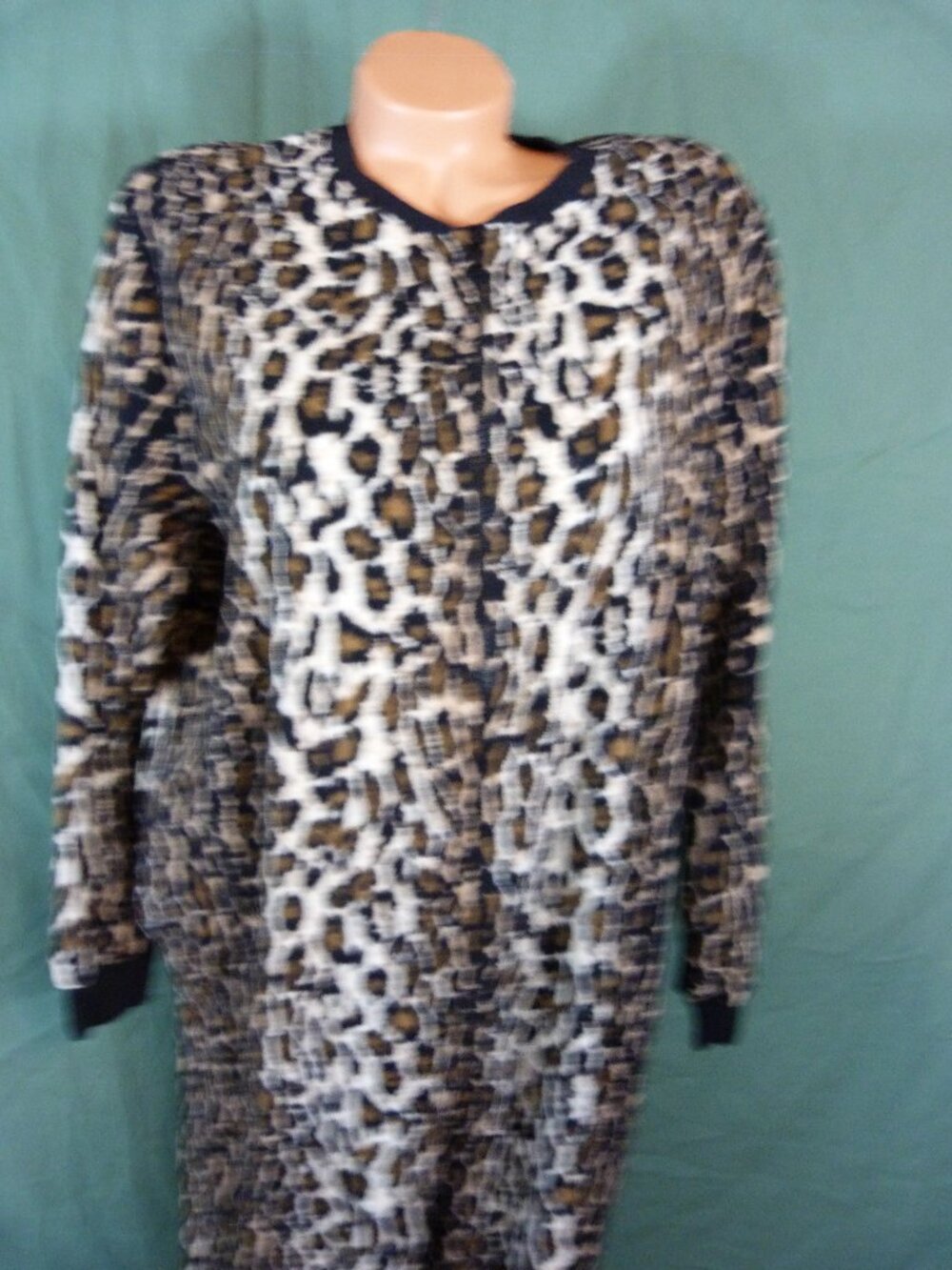 Nick & Nora X Large Leopard Print Footed Footie Pajamas PJs One Piece W Pockets